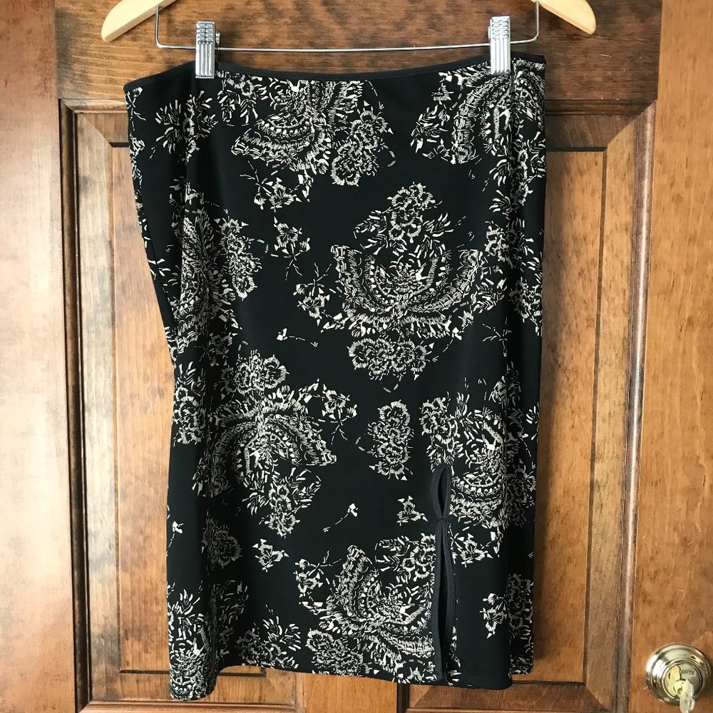 Studio M Black w/Taupe Abstract Butterflies Straight Skirt Medium